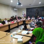 Pembukaan pendampingan Borang Akreditasi Fakultas Hukum Universitas Dr Soetomo oleh Ketua Tim BPM, Drs. Hadi Sugiyanto, MS didampingi Rektor dan Wakil Rektor 1 Universitas Dr Soetomo